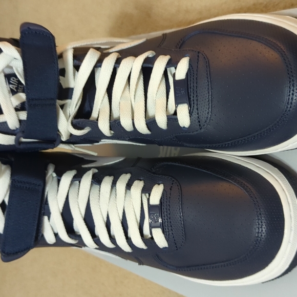 Nike Air Force 1 High - Picture 1 of 7